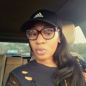 Meet your Posher, Monique